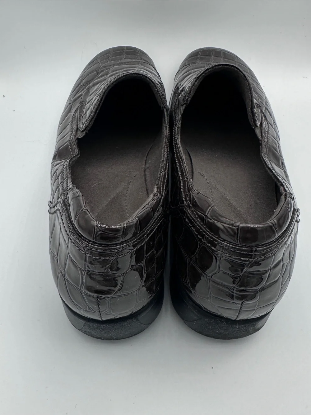 Clark’s Bendable Faux Croc-Embossed Slip-On Wedge Loafers in Dark Brown Size 11